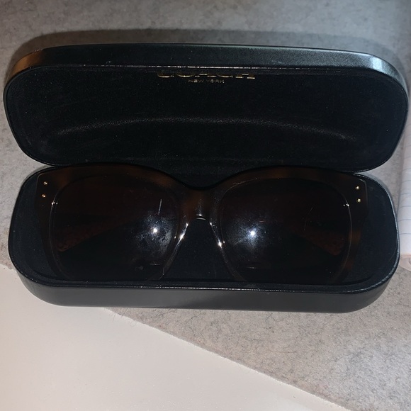 Coach tortoiseshell sunglasses with case - Picture 3 of 5